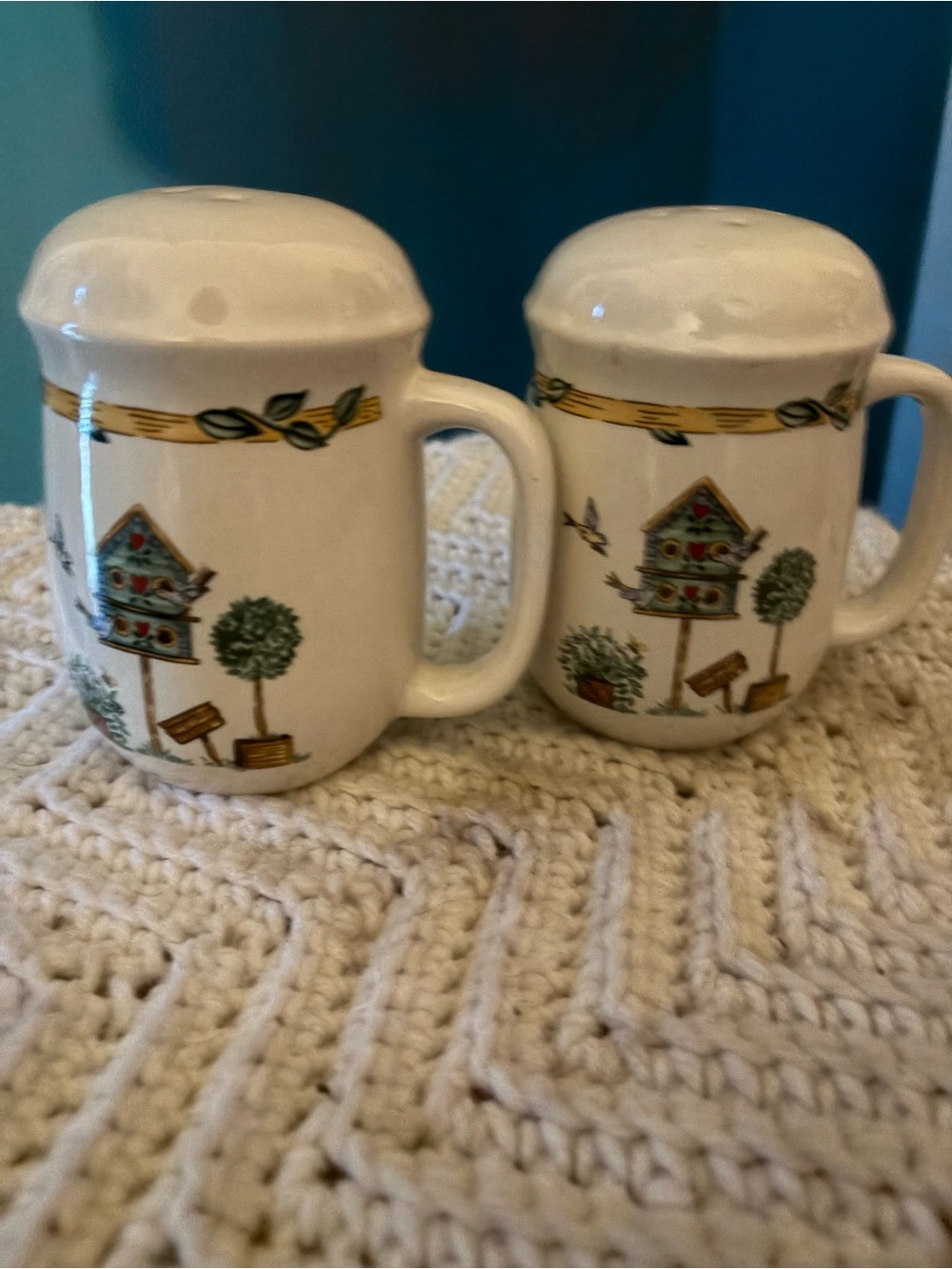 Vintage Thomas Pottery Birdhouse Salt & Pepper Shakers